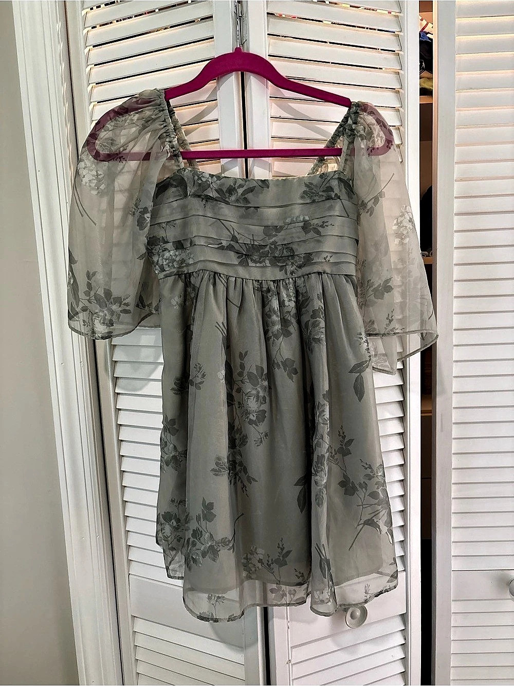 Blingie & Fitch Floral Sheer Sleeve Mini Dress in Green Size Medium Like New